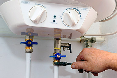 Установка накопительного водонагревателя и подключение к системе водоснабжения на металлопластовые трубы